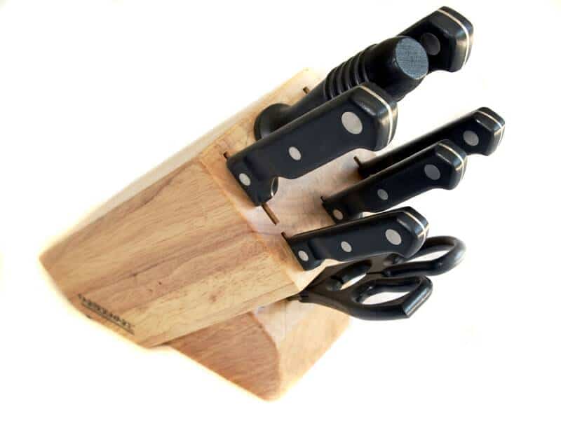 http://www.theedgemasters.com/KitchenKnives_op_800x604.jpg